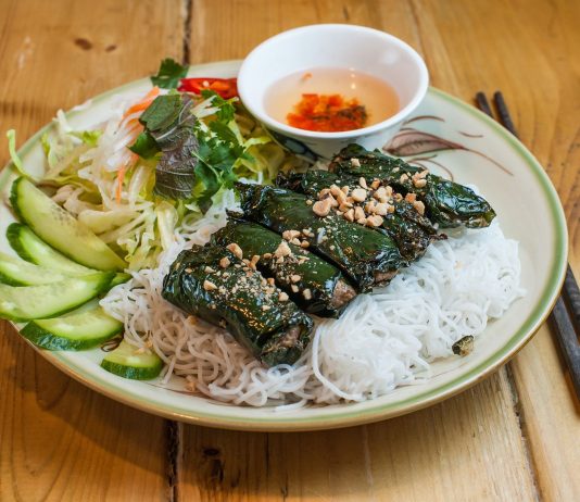 bo-cuon-nuong-la-lot-bang-noi-chien-khong-dau-ban-biet-khong