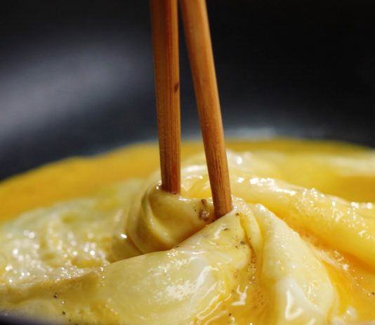 mon-com-chien-trung-loc-xoay-2