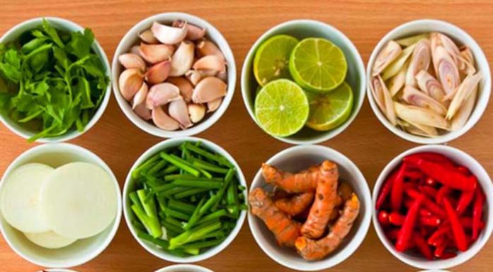 Để món ăn được đậm đà thường có thêm gia vị thảo mộc nào