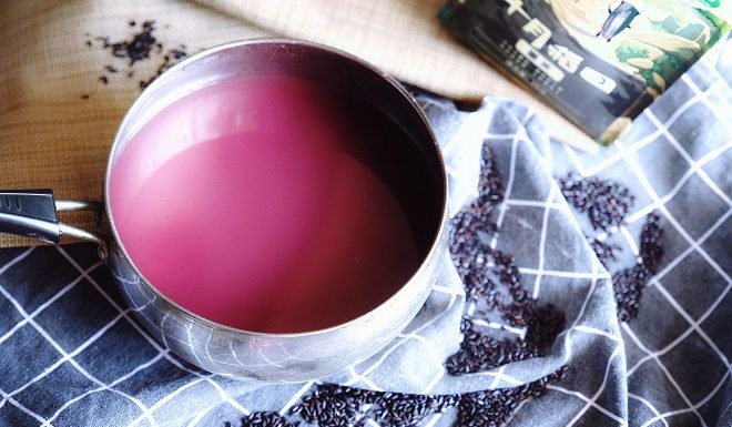 Công thức làm nấu món sữa nếp than thơm ngon béo béo sua-nep-than