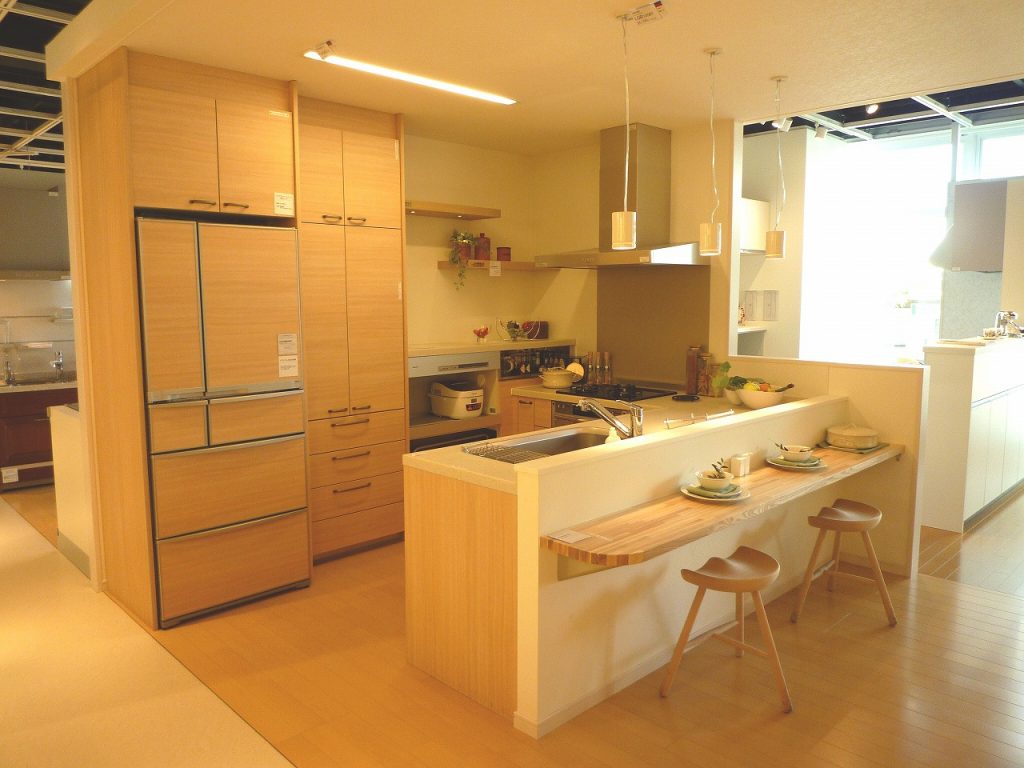 Nội thất nhà bếp Nhật Bản là sự lựa chọn hoàn hảo cho những người yêu thích phong cách đơn giản và tối giản. Thiết kế tối ưu không gian với tông màu sáng và sử dụng tối đa các tài nguyên thiên nhiên. Hãy mở ngay bộ ảnh về thiết kế nội thất nhà bếp đơn giản theo phong cách Nhật để có thêm ý tưởng cho ngôi nhà của bạn.
