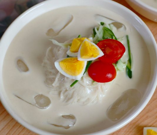 che-do-dinh-duong-phu-hop-voi-ba-me-sau-sinh-cho-con-bu-9