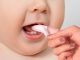 Trẻ sơ sinh có cần phải vệ sinh miệng không? Cách vệ sinh miệng cho trẻ ve-sinh-mieng-cho-tre-3