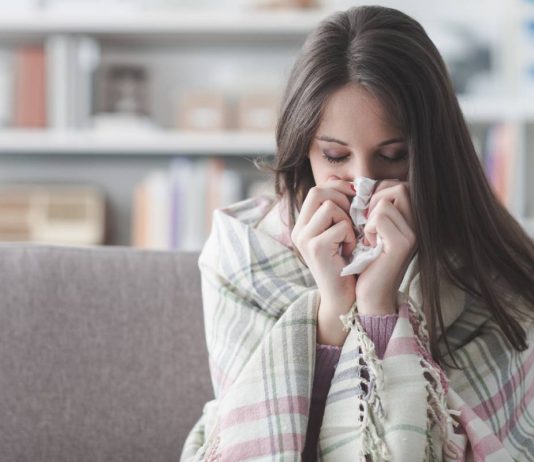 khi-mang-thai-bi-ho-va-cam-lanh-co-nguy-hiem-khong-2