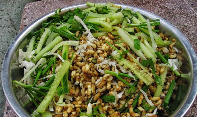 Về U Minh Cà Mau thưởng thức gỏi nhộng ong rừng