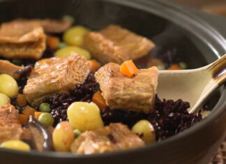 Cách nấu cơm niêu chay ngũ sắc thơm dẻo, có lớp cháy giòn hấp dẫn