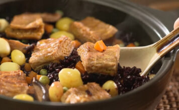 Cách nấu cơm niêu chay ngũ sắc thơm dẻo, có lớp cháy giòn hấp dẫn