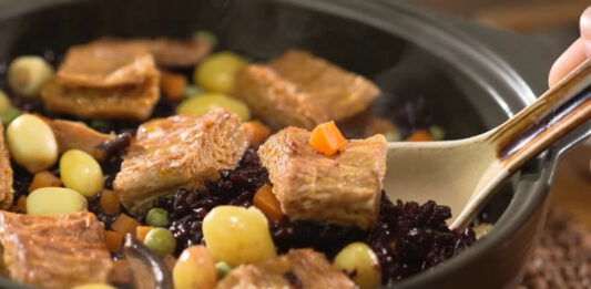 Cách nấu cơm niêu chay ngũ sắc thơm dẻo, có lớp cháy giòn hấp dẫn