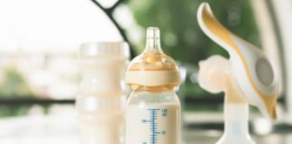 Sữa mẹ để ngoài được mấy tiếng? Bí quyết giữ trọn dinh dưỡng