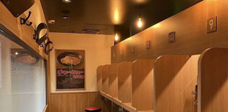 Vì sao quán mì ramen xếp chỗ ngồi quay mặt vào tường?