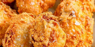 Cách làm gà rán Hàn Quốc kết hợp với 3 hương vị nước sốt đậm đà, sánh vị, khiến bạn không thể cưỡng lại