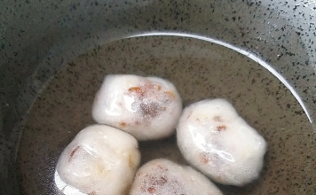 Chè bột lọc heo quay – đặc sản có một không hai ở xứ Huế