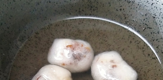 Chè bột lọc heo quay – đặc sản có một không hai ở xứ Huế