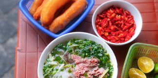 Phở Đường Tàu – địa chỉ ăn đêm hơn 50 năm